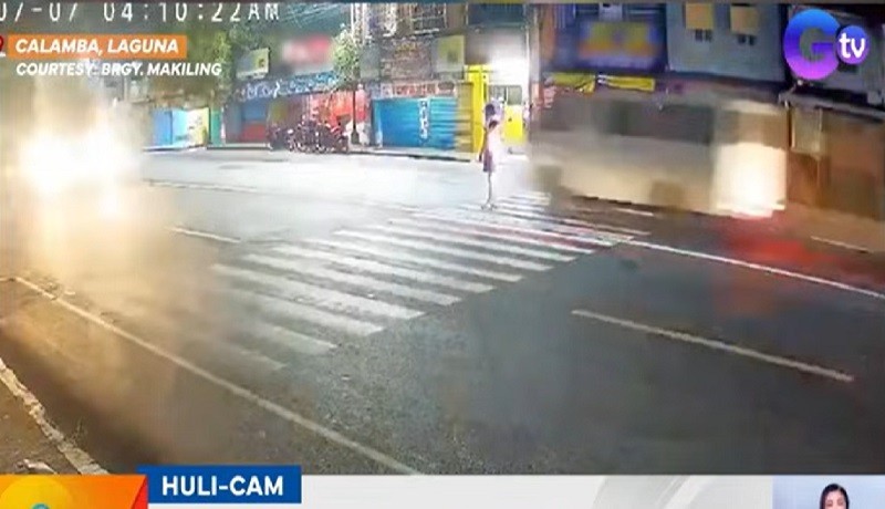 Isang 25-anyos na lalaki ang nasawi matapos siyang mabundol ng isang utility van habang tumatawid sa pedestrian lane sa Calamba, Laguna. Ang biktima na isang factory worker, bibili lang sana ng almusal nang mangyari ang trahedya.