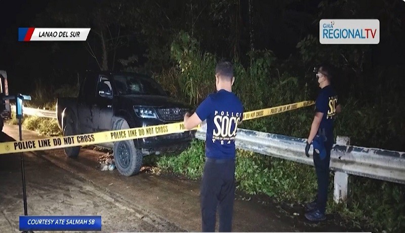 Isang bumbero ang nasawi at isa pa ang sugatan matapos silang tambangan ng riding in tandem habang sakay ng isang pickup truck sa Calanogas, Lanao del Sur nitong Miyerkules ng gabi.